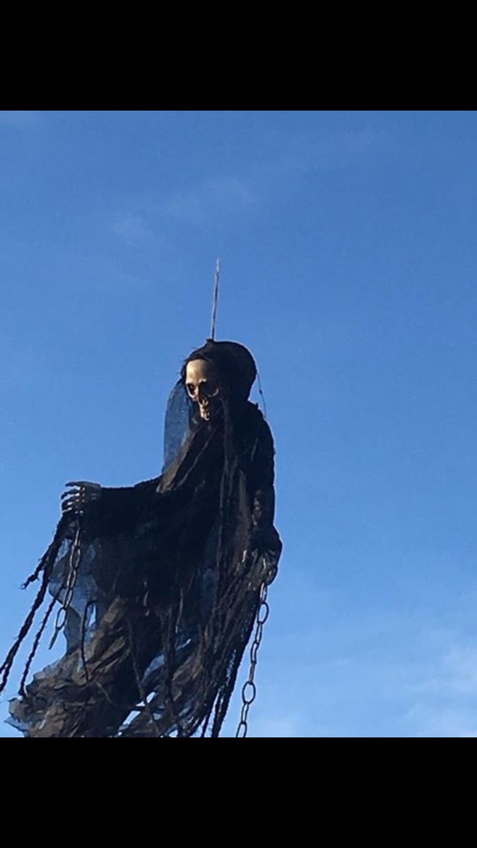 relatable__yo's tweet image. Kms ☠️😂