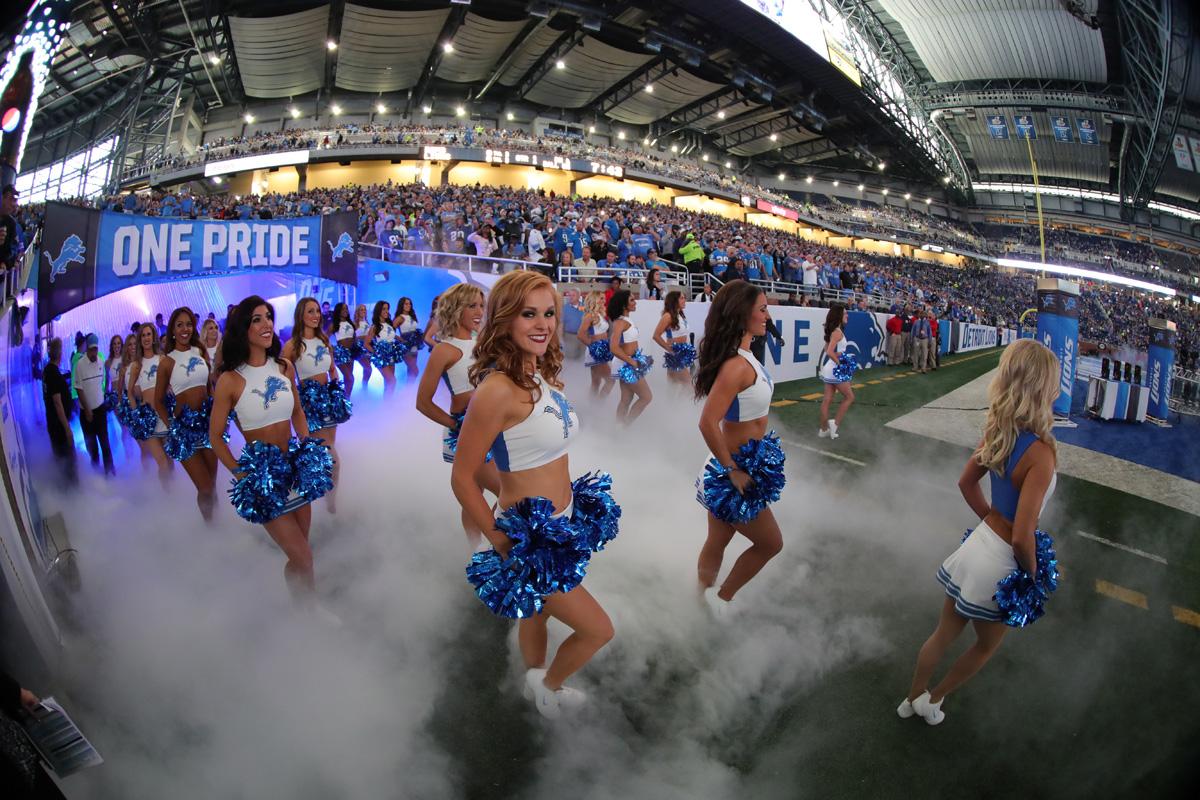 Check out 📷s from @DETLionsCheer in action during Sunday's #Lions win: bit.ly/2egasjd https://t.co/xYPpH26LPj
