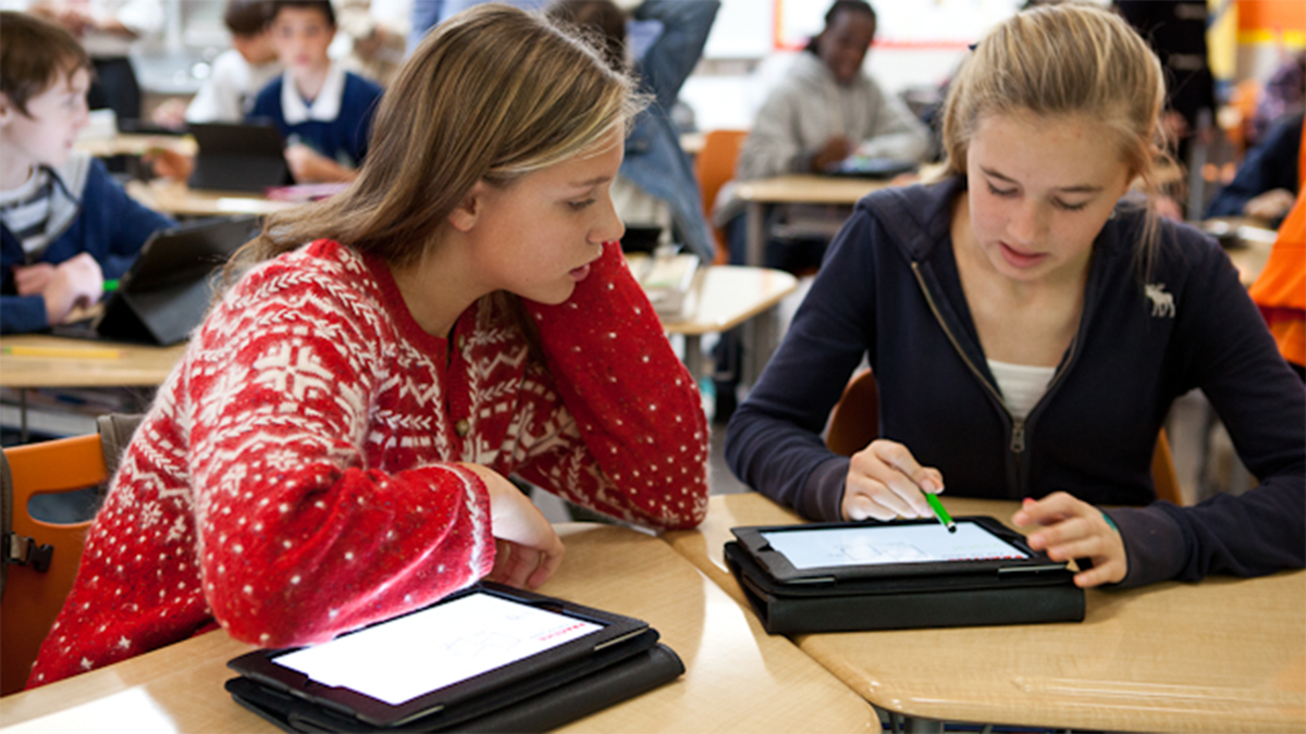 MindShiftKQED's tweet photo. Strategies to Help Students 'Go Deep' When #Reading Digitally @devinhess2 https://t.co/p8y9re8W1Y #edchat #elachat #edtech https://t.co/AD0SqZVBd0