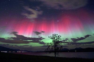 onionchip_'s tweet photo. urghhh would love to witness the natural phenomena such as midnight sun, northern lights, moon bow &amp; sun pillar https://t.co/Wa5aMh35W1