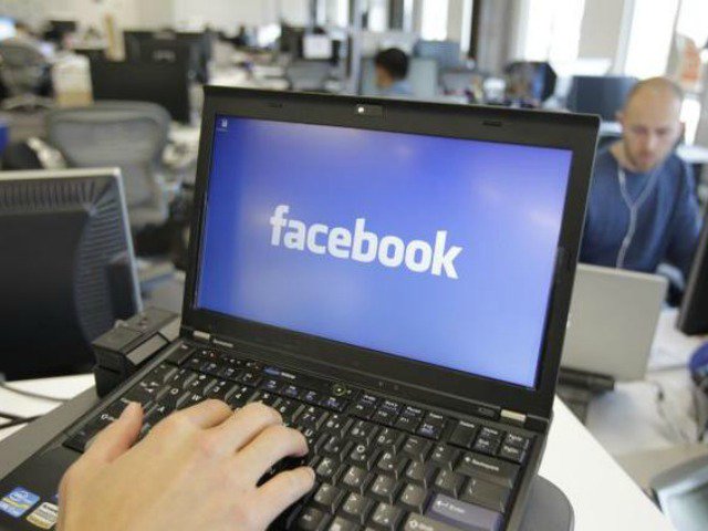 KHONnews's tweet photo. No, Facebook is not making your posts public https://t.co/IDO4vJcOkL #808news https://t.co/CTW0aDAr4Y