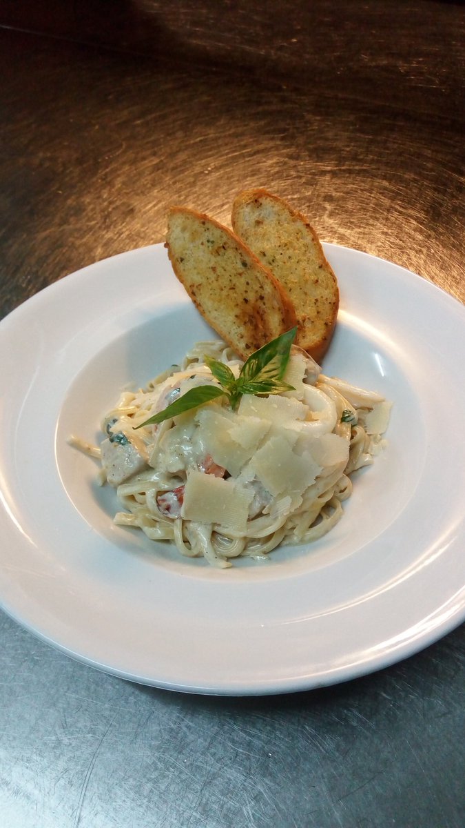 Chef_Ozo's tweet photo. chicken spinach cream pasta.. https://t.co/miFbFdCFpS
