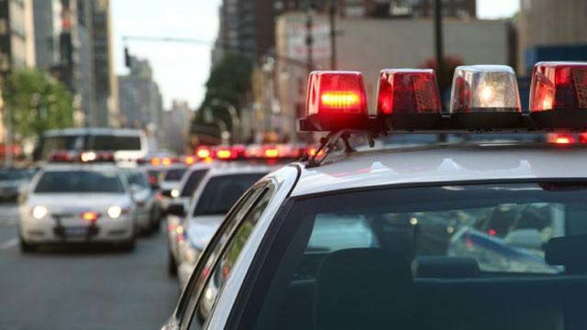 3 injured after single vehicle rollover on MacArthur Causeway bit.ly/2e33wLg?utm_me… https://t.co/T5mmYdLZY9