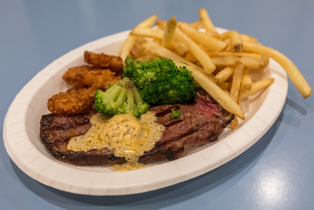 easywdw's tweet photo. my second biggest problem right now is having to eat what they serve me #dontwanttotalkaboutit #fastfoodsurfandturf #libertyinn #epcotcenter https://t.co/FD7OL7FkLF