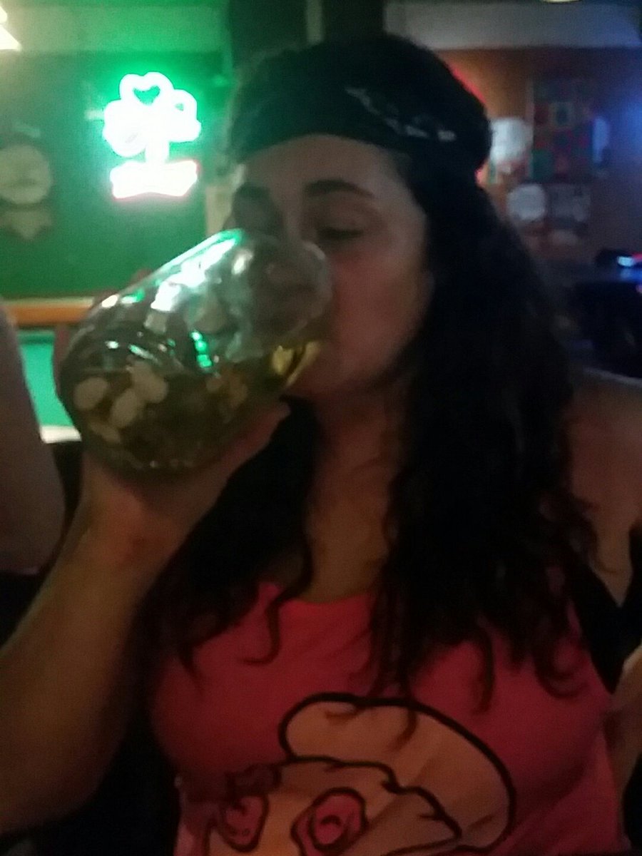 vanillagurilla's tweet photo. #MALONEYSTV greenbean night https://t.co/1bfoppp7Kc