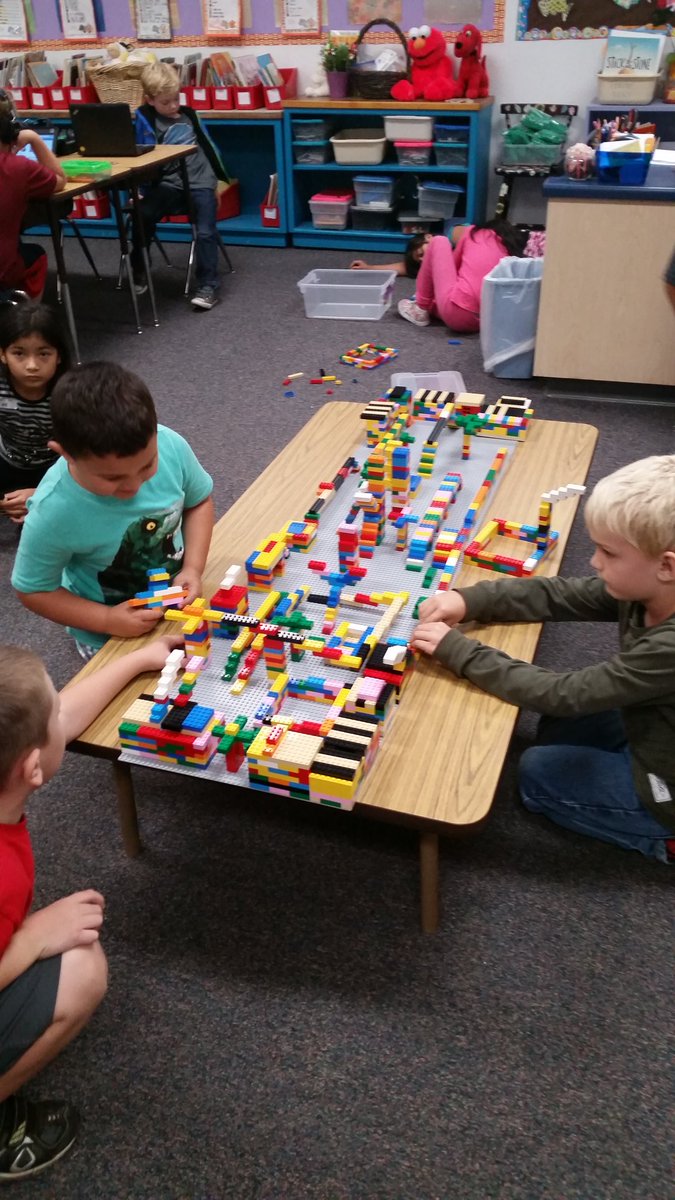 RiosRobots's tweet photo. Lego City #lego #computerscience #buildingcoders @CajonValleyUSD https://t.co/bjSKkfSoTv