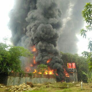 Pabrik gondo milik H.Keswoyo Jenggot buaran <a href="/infopekalongan/">InfoPekalongan™</a> terbakar