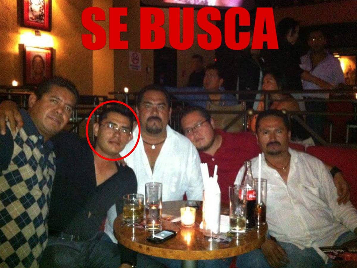 PoliticoYRatero's tweet photo. SE BUSCA DEFRAUDADOR DE MÁS DE 25 MILLONES DE PESOS.

Se busca a Adrián Lastra Plata y Arlette Sánchez de los Santos se les vio en Cancún. https://t.co/87jjKOxDW5