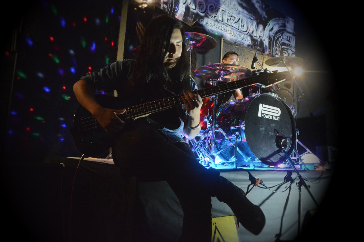 Pullso49's tweet photo. Rockeando en el Foro Moctezuma!! #Pullso49 #QueremosRock #QueTieneDeMalo #QueBuenaVida https://t.co/KaUPlhnFSB