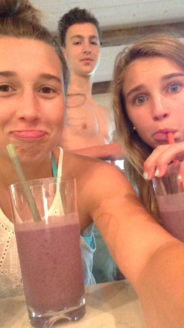 cece_little's tweet photo. HBD Kiki @HankinsonKiki https://t.co/dG6PnOTMml
