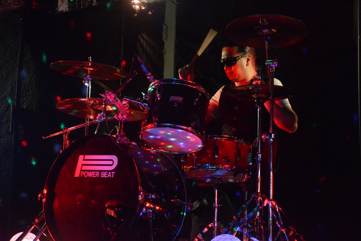 Pullso49's tweet photo. Rockeando en el Foro Moctezuma!! #Pullso49 #QueremosRock #QueTieneDeMalo #QueBuenaVida https://t.co/KaUPlhnFSB