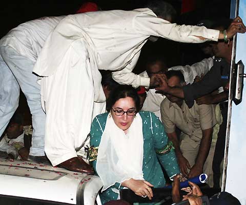 RidaBaloch's tweet photo. Pain of #KarsazMartyrs is unendurable but we have to move forward to achieve the democratic goals for a better Pakistan.
#RedSalute
#Oct2007 https://t.co/8TNPlGeqwt