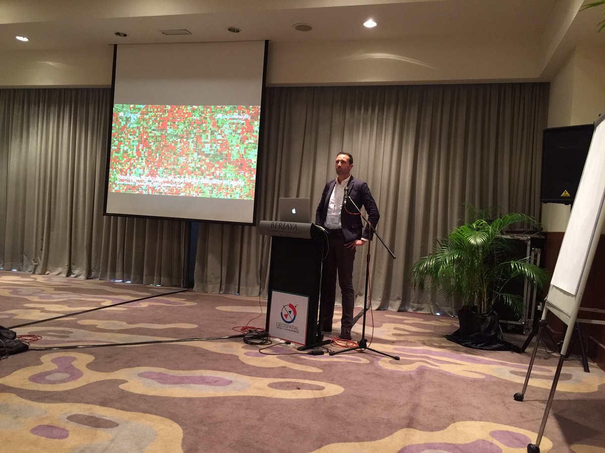rainvill's tweet photo. Sven Cowan from @UrtheCast and @Deimosimaging, presenting on Precision Agriculture at #GeosmartAsia2016. https://t.co/6Isl4aKtUL