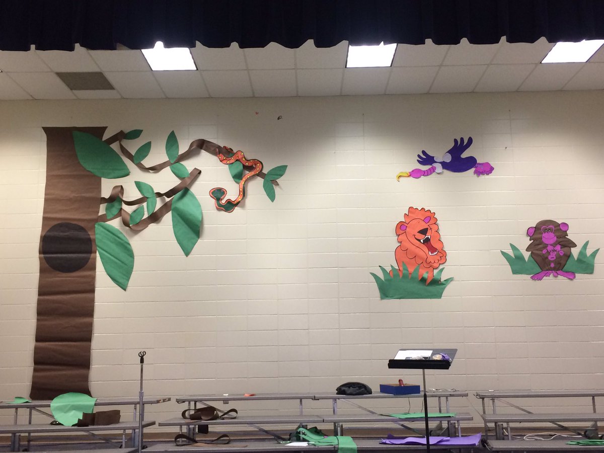 charissacole's tweet photo. @CVESwarriors- parents decorating for "Rumble in the Jungle" #CVEScelebrate #KidsDeserveIt #musiceducation https://t.co/pukm0x8C1D