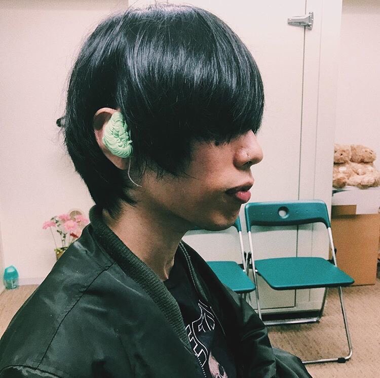 しえる Twitter પર 米津さんの髪型どっちが好き サラサラ いいね モフモフ Rt モフサラ いいね Rt とりあえずかわいい 米津玄師