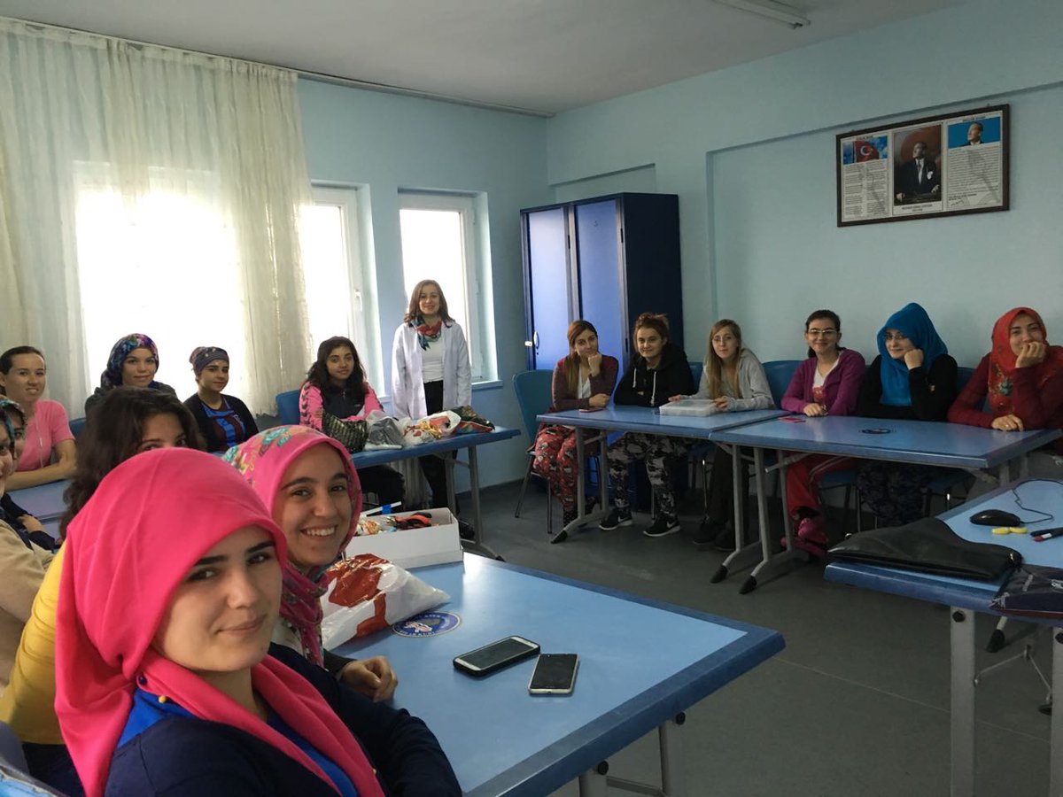 GiresunKYGM's tweet photo. Eynesil Yurt Müdürlüğümüzde geçen yıl yoğun ilgi gören takı tasarım kursumuza bu dönemde geniş bir katılımla start verdik.. https://t.co/WiYIXL9N2r