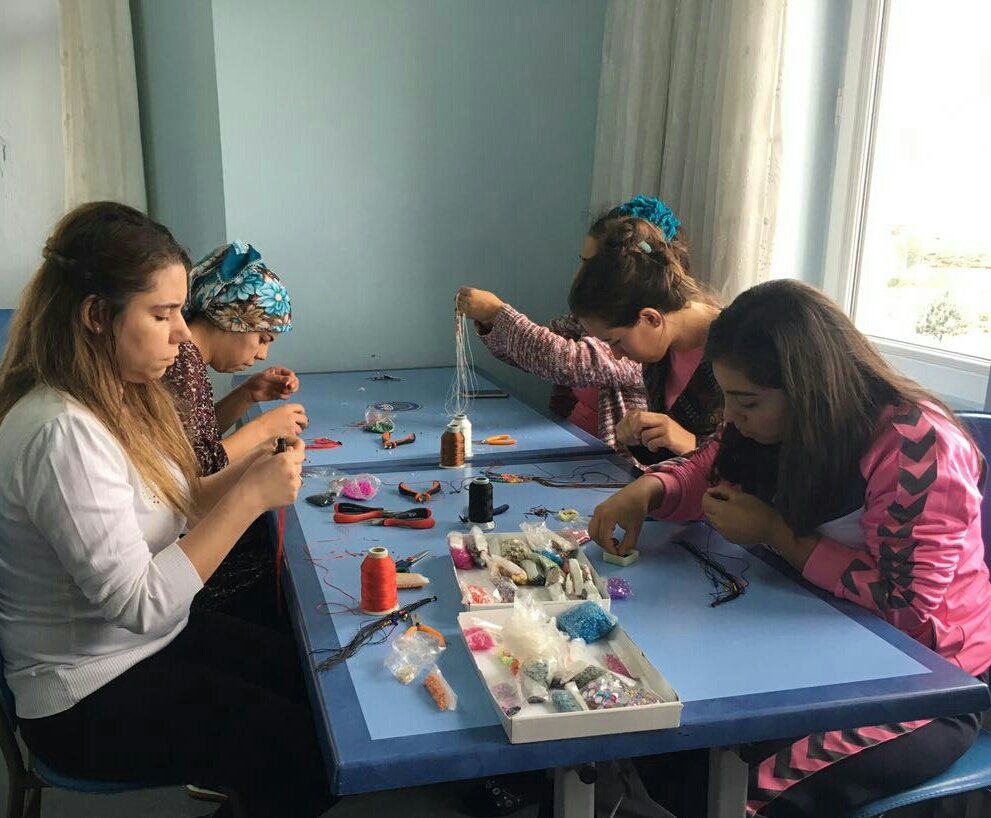 GiresunKYGM's tweet photo. Eynesil Yurt Müdürlüğümüzde geçen yıl yoğun ilgi gören takı tasarım kursumuza bu dönemde geniş bir katılımla start verdik.. https://t.co/WiYIXL9N2r
