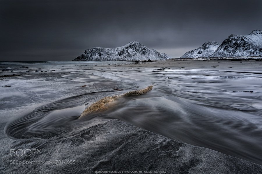 Randallr75's tweet photo. #Photography | DARKNESS at the Beach | #PhotoOfTheDay #Travel #Photo https://t.co/J2faFveFwv