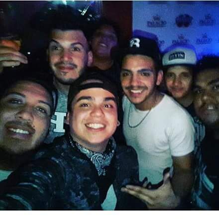 bethogodoyok's tweet photo. #Amigos @CatitoM3 @miltonsmok @ViviCanelo @turu_lopez https://t.co/7aQeFGyp7s