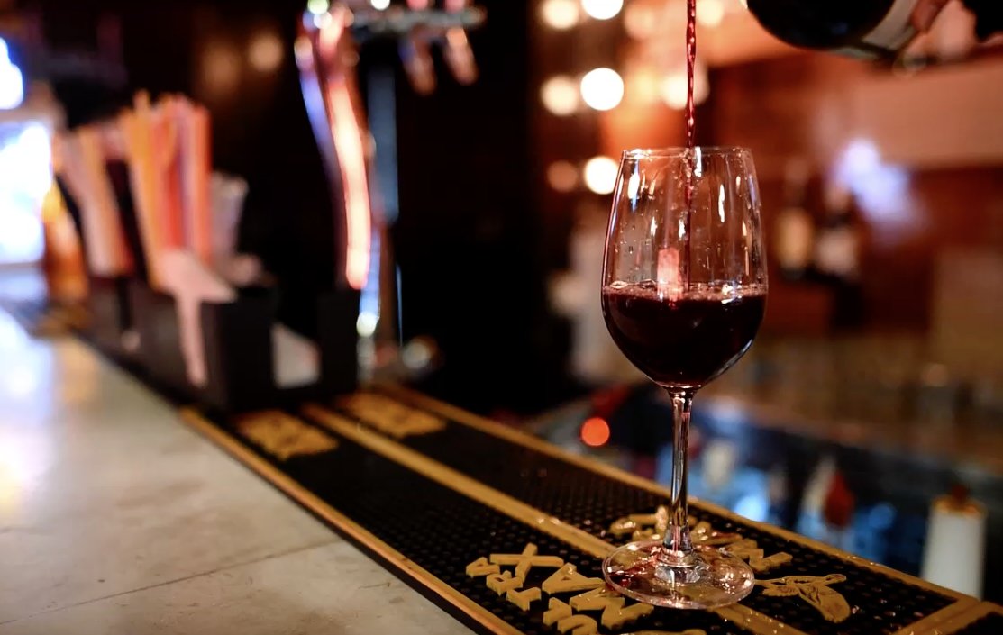 quenchalldaypub's tweet image. We love opening #winebottles for all those #winelovers 🍷🍷#spiritlovers. 
#OnePlusOneOnwine #OnePlusOneOnSangrias #video #wine #cinemagraphs