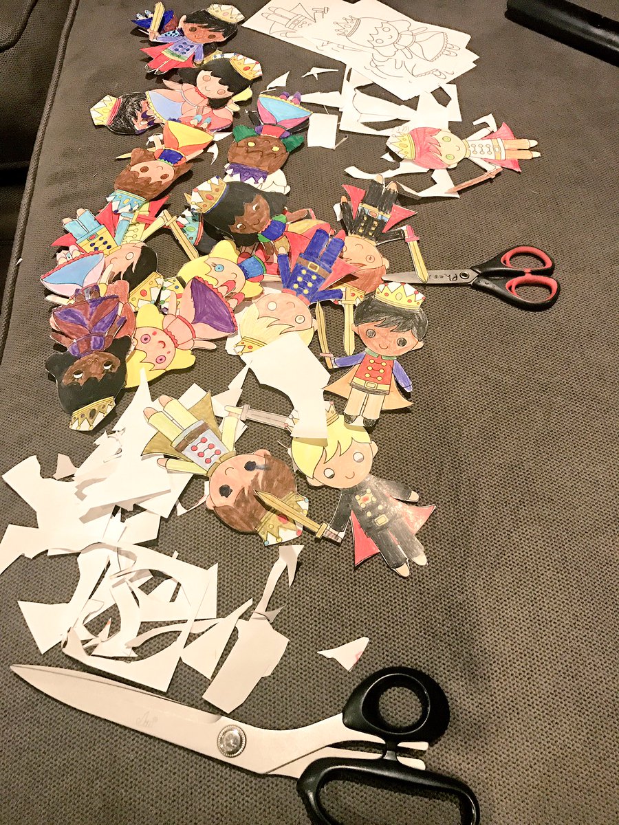 NicNat's tweet photo. When ya Mrs is a grade 1 teacher. You get nightly jobs to stamp work or cut out princes/princesses 🙄 #KillinMe https://t.co/DyRDrnGO3d