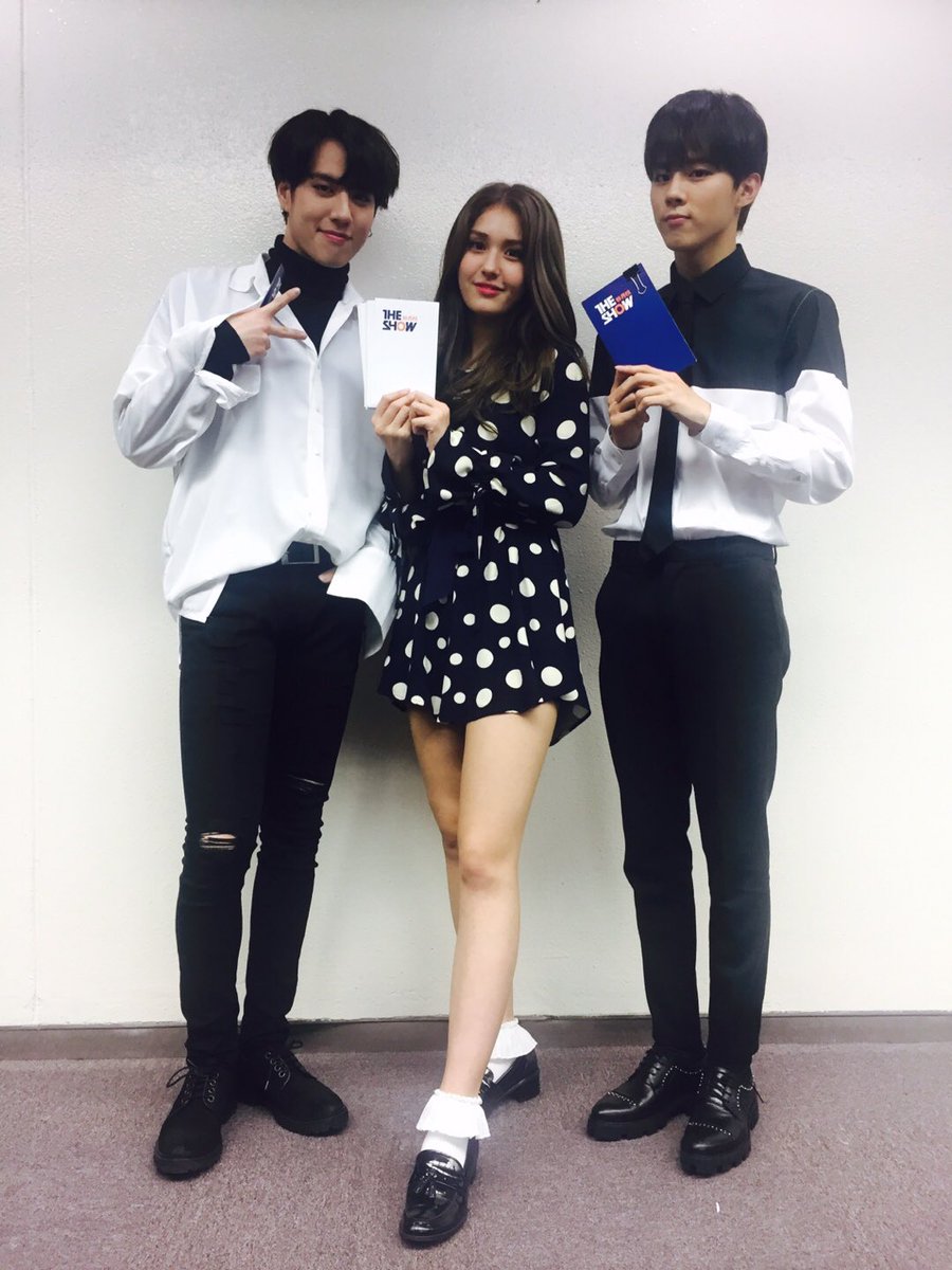 theshow_offcl's tweet photo. 소신커플과 #소미 의 든든한 지원군 #유겸 이 함께하는 #더쇼 부산특집! 비주얼이 난리다 난리🤗♥️ 오늘 비주얼 파티가 열린 #더쇼 지금 바로 시작합니다 #THESHOW #THESHOW韩秀榜 https://t.co/gr3e5NXTMN