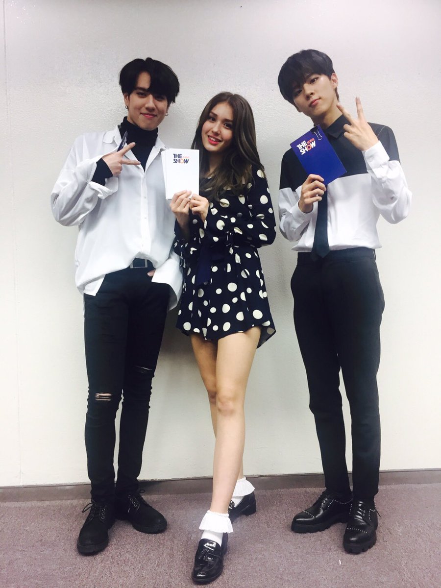 theshow_offcl's tweet photo. 소신커플과 #소미 의 든든한 지원군 #유겸 이 함께하는 #더쇼 부산특집! 비주얼이 난리다 난리🤗♥️ 오늘 비주얼 파티가 열린 #더쇼 지금 바로 시작합니다 #THESHOW #THESHOW韩秀榜 https://t.co/gr3e5NXTMN