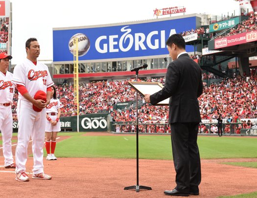 【カープの黒田選手が引退を表明】
本日，チームの精神的支柱として25年ぶりのリーグ優勝に大きく貢献した黒田選手が，今季限りでの現役引退を表明されました。
黒田選手の引退は残念ですが，日本一を目指した戦いはこれからです！引き続き，我らがカープを，そして黒田選手を応援しましょう！