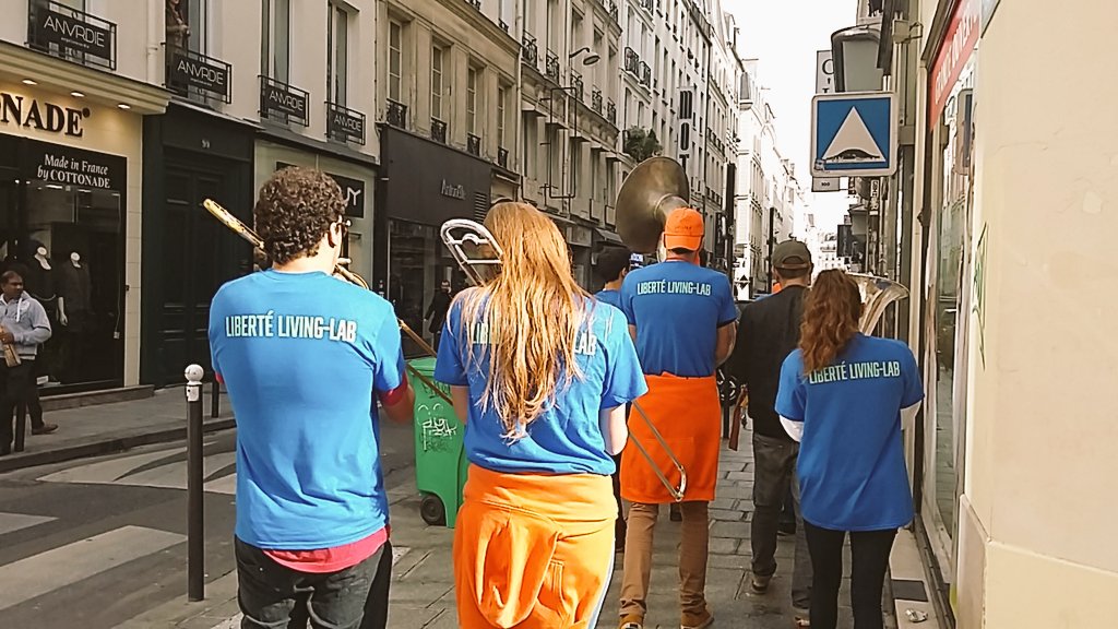 FloraClodic's tweet photo. La @CLAPFanfare sillonne le #sentier pour l'inauguration du @LIBERTE_LL ! A ce soir :) #LLL https://t.co/67mbQtZktG