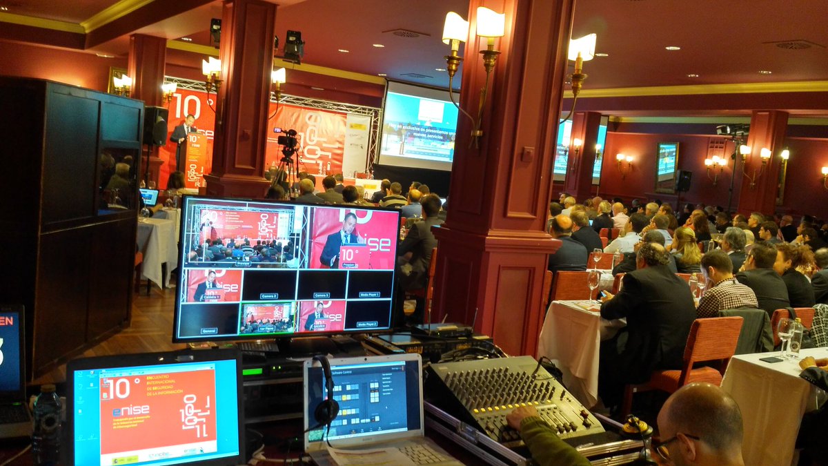 BURCODE :: Streaming tweet media