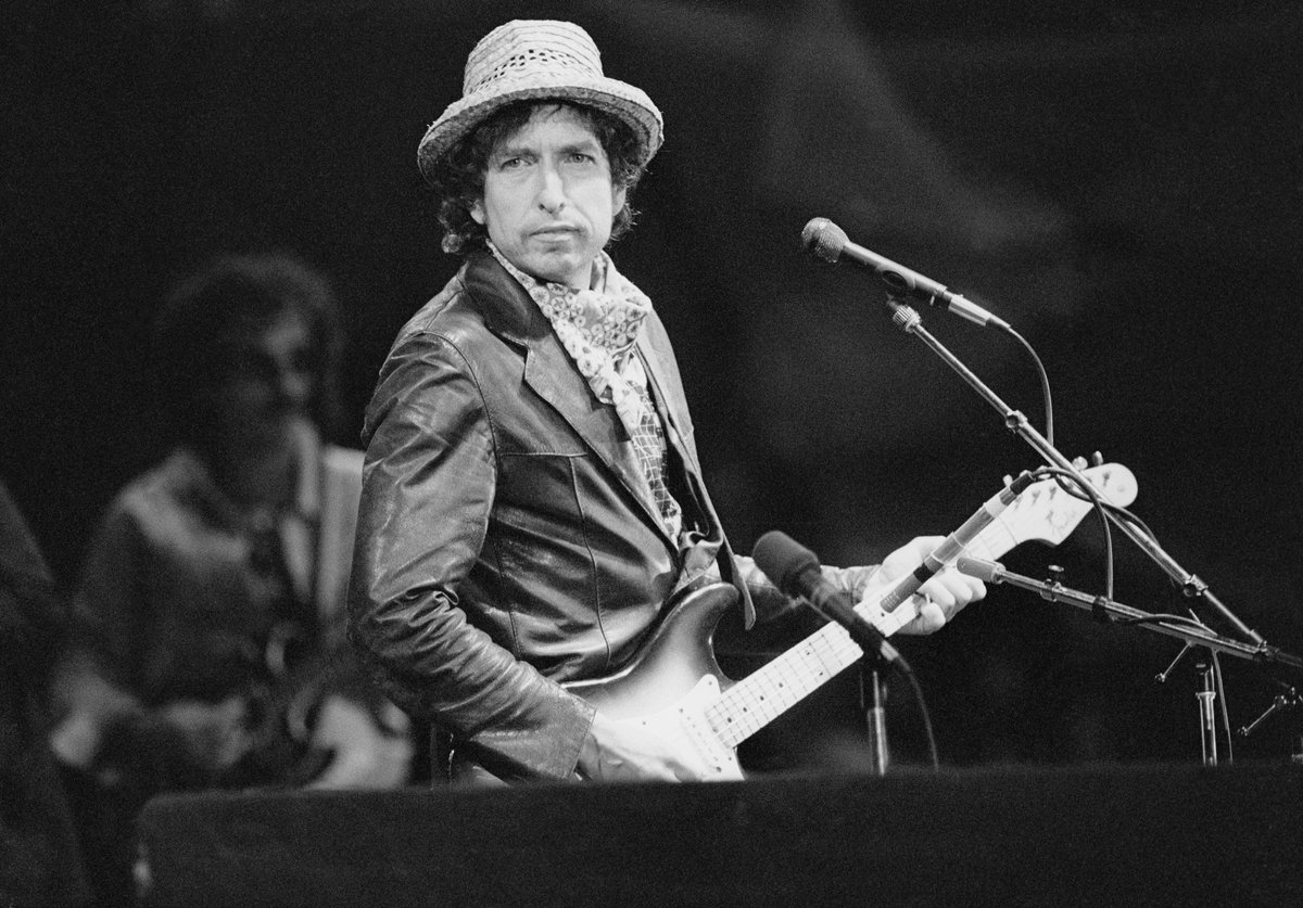 levante_emv's tweet photo. #OPINIÓN | El hombre que le quitó la inocencia al rock'n'roll https://t.co/qpZXaGAoKw por @vorocontreras #música https://t.co/EU1ULdZmIj