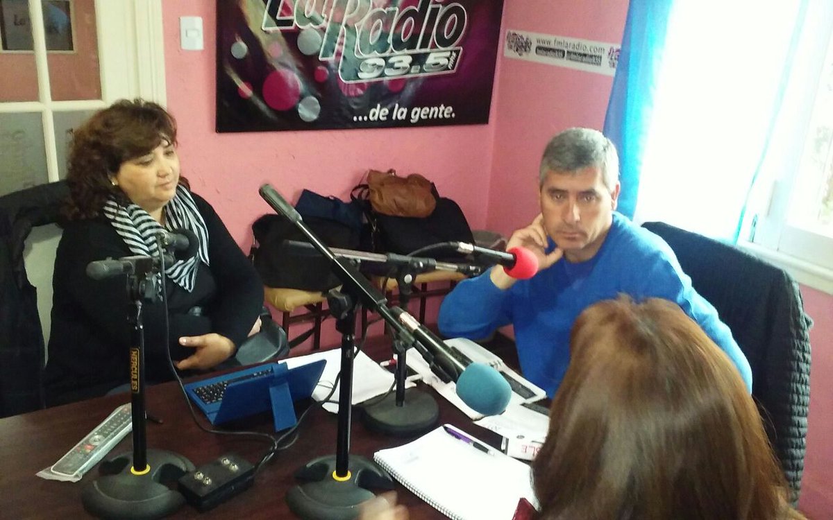 fmlaradio935's tweet photo. [AHORA] Autoridades del la Universidad Siglo XXl dialogan hoy en #PuntoDePartida con los periodistas @NoraAncho18 y Sergio Chetelein. https://t.co/ZHYeBsu9r0