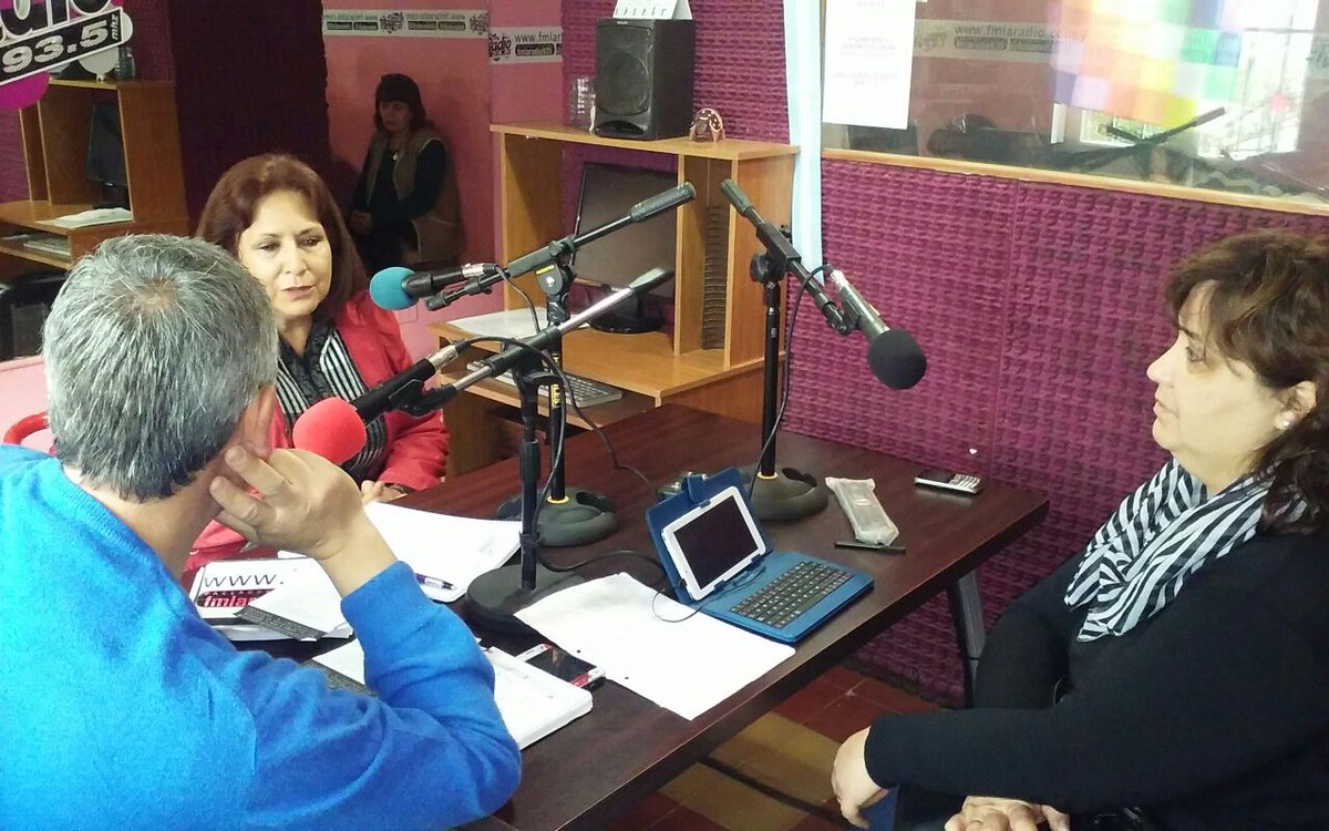 fmlaradio935's tweet photo. [AHORA] Autoridades del la Universidad Siglo XXl dialogan hoy en #PuntoDePartida con los periodistas @NoraAncho18 y Sergio Chetelein. https://t.co/ZHYeBsu9r0