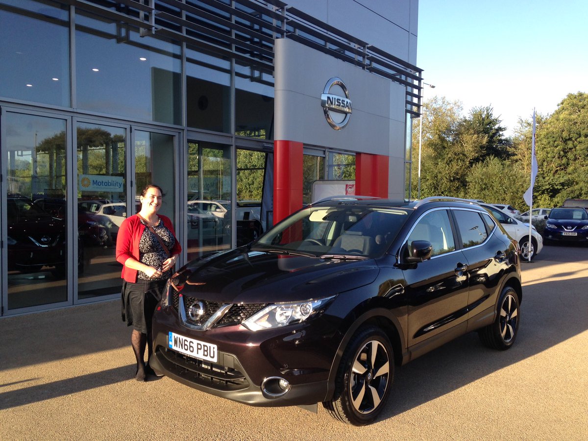 FB_Nissan's tweet photo. Let's play a game. What colour is the Qashqai? https://t.co/uAs6Idkea1