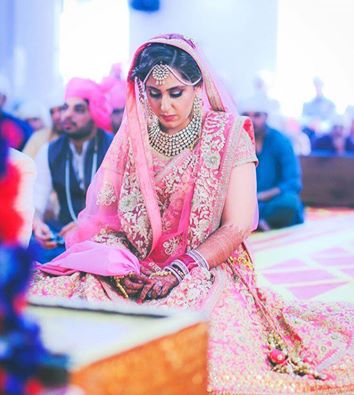 WeddingTimesTOI's tweet photo. The allure of pink teamed with the charm of a bride. What could go wrong?
#bride #bridetobe #weddings #charm #pink
PC: #TheCheesecakeProject https://t.co/cyvQK6GD91
