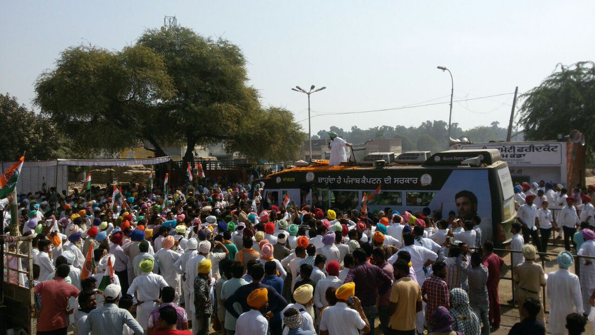 PunjabDaCaptain's tweet photo. Glimpses of Day 2 of @capt_amarinder's Kisan Yatra @ Faridkot
#ChittaRavan https://t.co/t9bEDixAsR