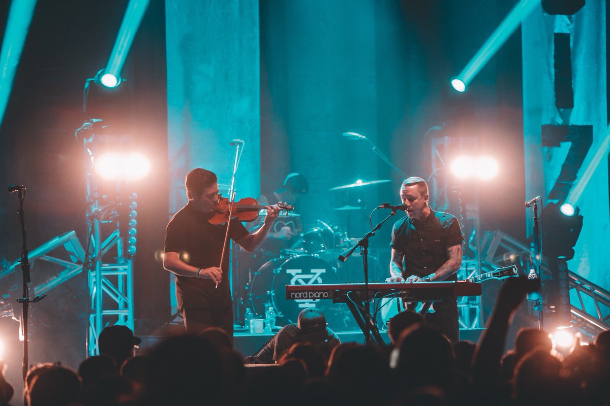 YELLOWCARD

instagram.com/thuirer