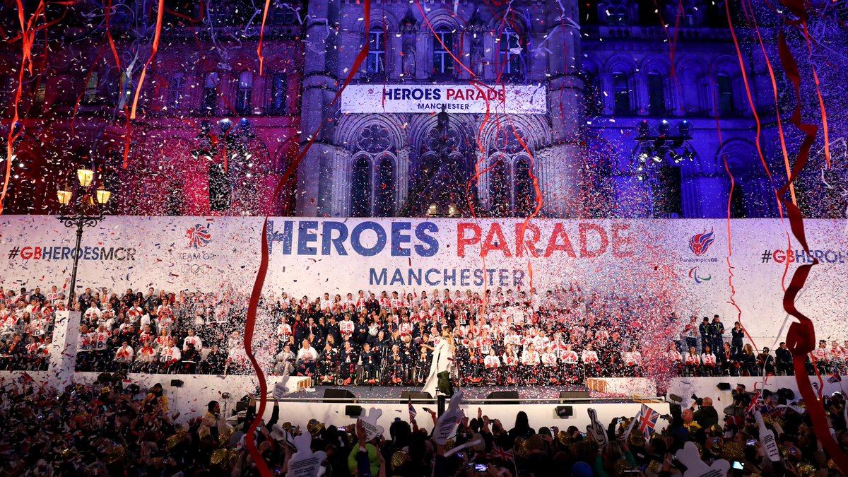 The rain ☔ may have come but that didn't stop the Team GB 🇬🇧 Heroes' Parade from lighting up Manchester yesterday
bit.ly/2egFwPL