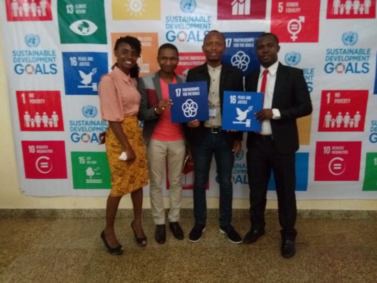 HamzyCODE's tweet photo. Amazing discussions yesterday during a Youth Policy Dialogue #IDEP2016 w/support @UNDPNigeria cc @youthhubafrica https://t.co/BEkHdnkmrN