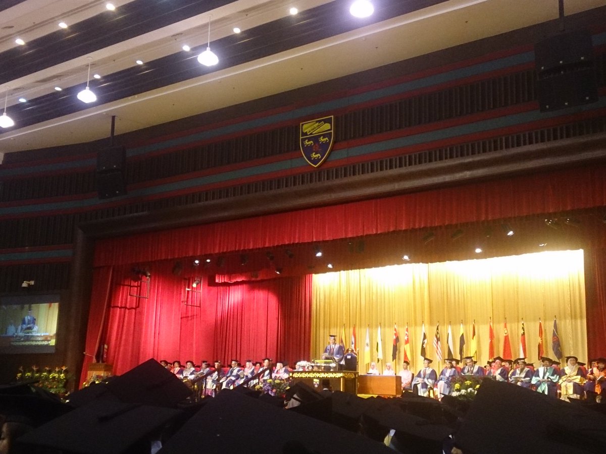 AwwallSNA's tweet photo. Graduating now alhamdulillah #UMisONE #EconsGrad #UniversitiMalaya https://t.co/3uvNe1MZm1
