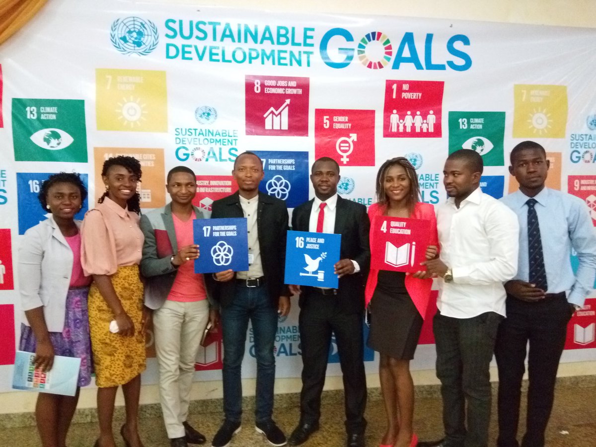 HamzyCODE's tweet photo. Amazing discussions yesterday during a Youth Policy Dialogue #IDEP2016 w/support @UNDPNigeria cc @youthhubafrica https://t.co/BEkHdnkmrN