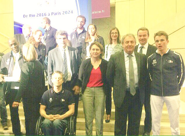 LydieBernard85's tweet photo. Belle #Cérémonie en l'honneur de nos médaillés #Olympiques et #Paralympiques des @paysdelaloire à #Rio2016 Cc @UDI_PDL https://t.co/DVN2MZqnVi