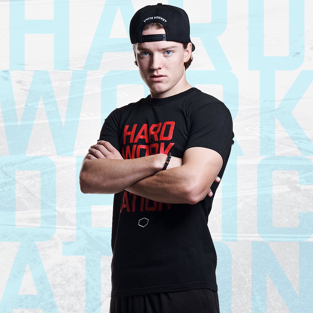 UniteHockeySE's tweet photo. Det är jobbigt att spela hockey och inget kommer gratis. Det är hårt jobb som gäller. Samuel Asklöf, Brynäs J20 #HardWorkDedication #Hockey https://t.co/0kfxP9PZWz