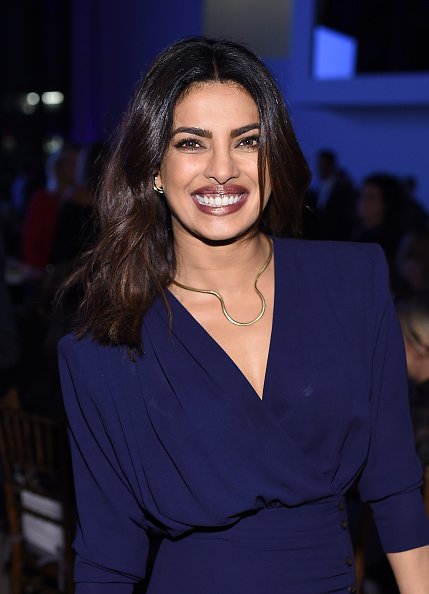 chopramm5's tweet photo. RT @TeamPriyanka .@priyankachopra looked absolutely gorgeous at the #GoldenHeartAwards! https://t.co/8byJ8tQUuY stunner