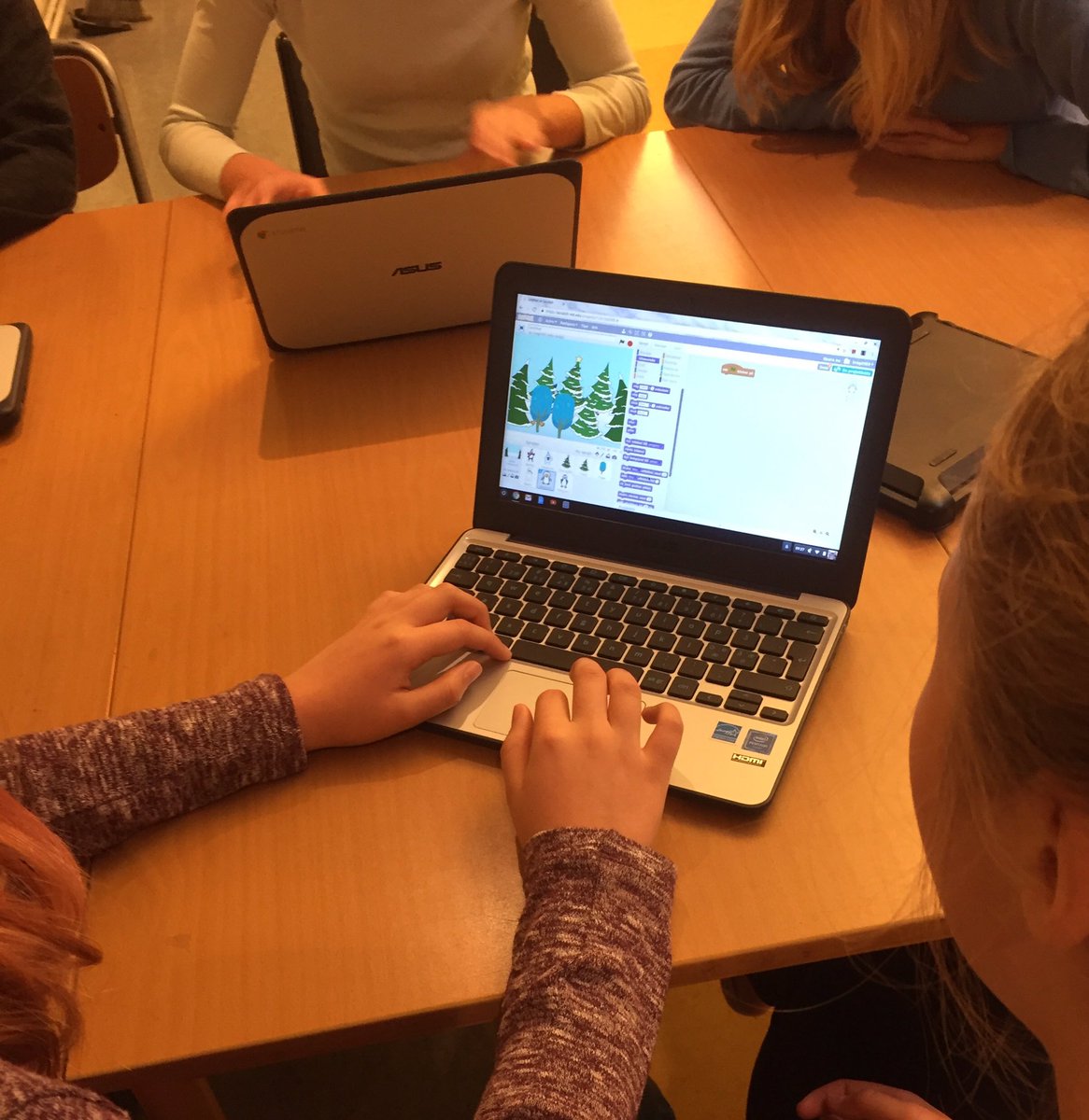 DitteOConnor's tweet image. #codeweek2016 Fadderprogrammering med år 7 #tgl #solskol #vilärtillsammans