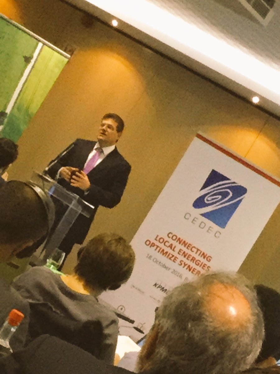 zangrandi's tweet photo. #CEDEC_2016 @MarosSefcovic depicts RES, industry #complementors, service providers full integration in mkt with #winterpackage @EDSO_eu https://t.co/7YTlSFeF9F