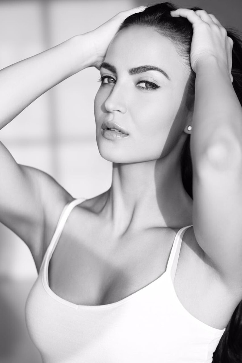 ElliAvrRam's tweet photo. ~You gotta have to look beyond many things in life to stay strong. 
📸 by @munnas_sk https://t.co/BOHLSgAsbv