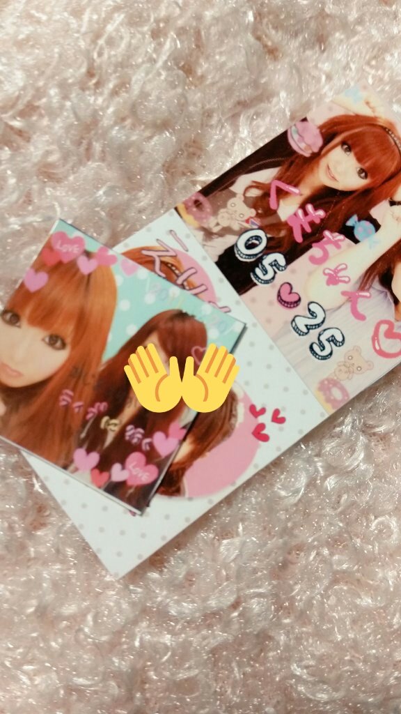 e0910t's tweet photo. 掃除してるー。昔のプリクラ入れてある物見つけて掃除進まない笑。これ６年前とからしい。この後辺りから花柄ワンピに巻き髪になるナゾ😂カジの倍ぐらいの頭になってるんだけど😂 https://t.co/gzqA9jvLcW