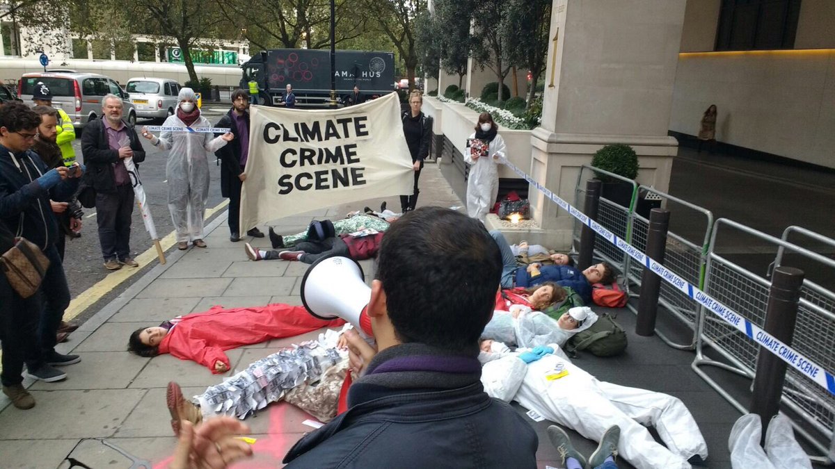 350's tweet image. BREAKING: frontline communities &amp;amp; allies block access of world's top fossil fuel CEOs to Oil &amp;amp; Money Conference