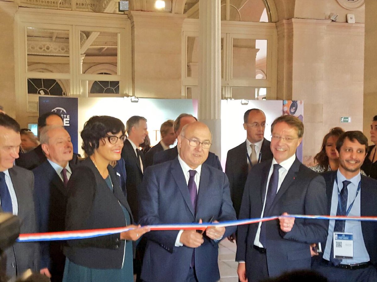 J'inaugure le salon #PlanetePME avec <a href="/MyriamElKhomri/">Myriam El Khomri</a>. Nos discours sur cette France qui gagne dans quelques instants #PME #croissance